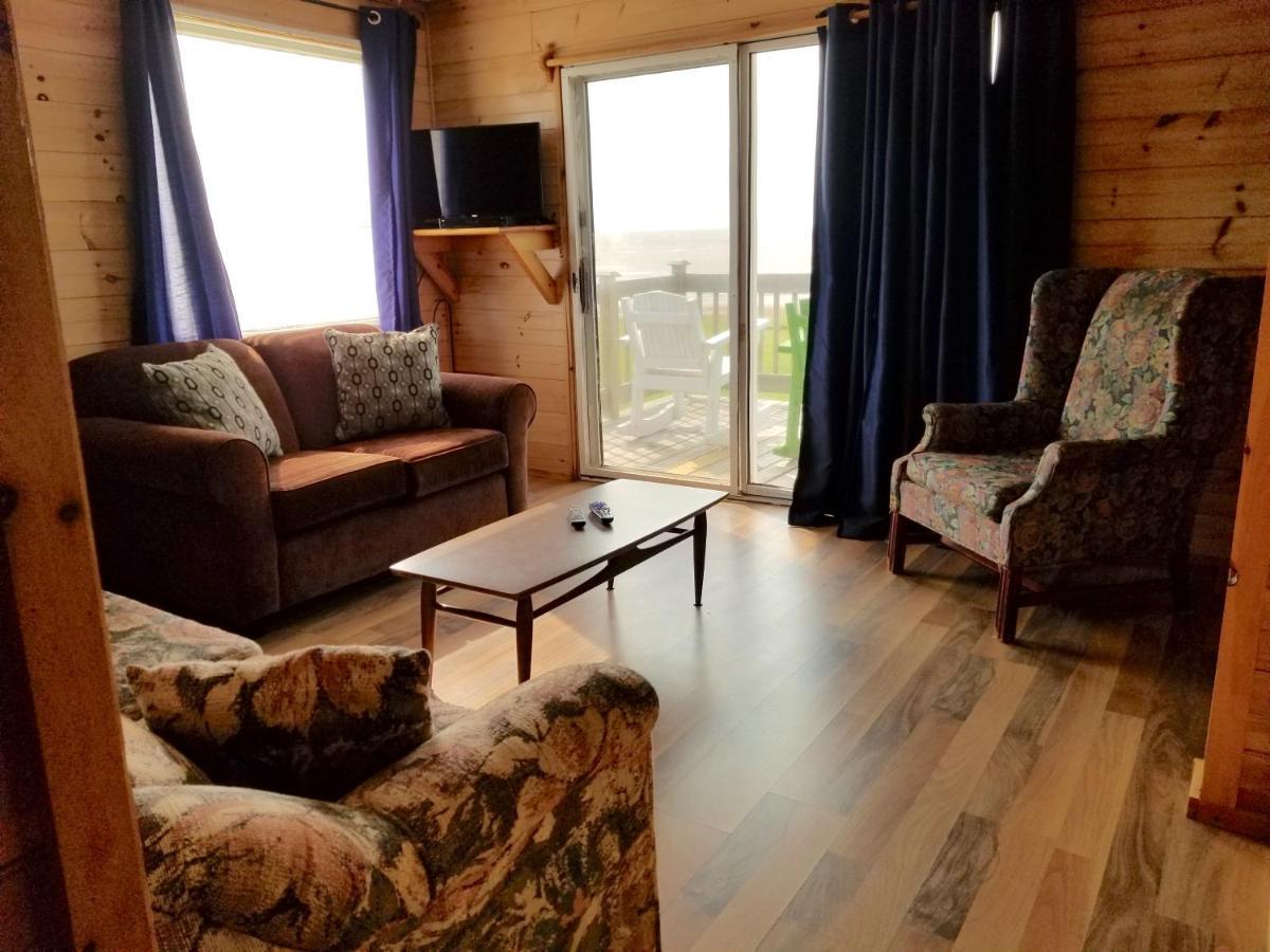 Blue Spruces Cottages Hampton エクステリア 写真