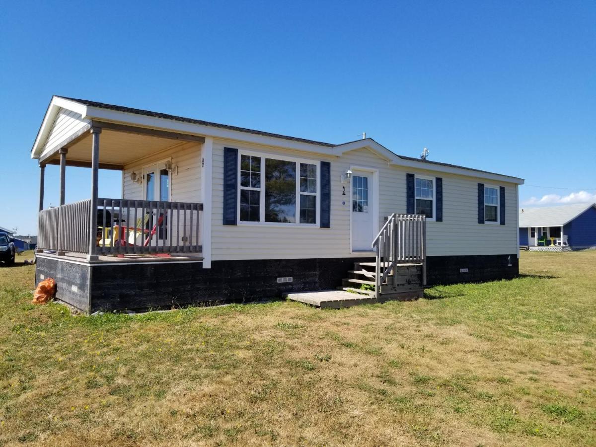 Blue Spruces Cottages Hampton エクステリア 写真