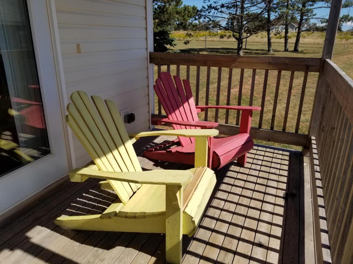 Blue Spruces Cottages Hampton エクステリア 写真