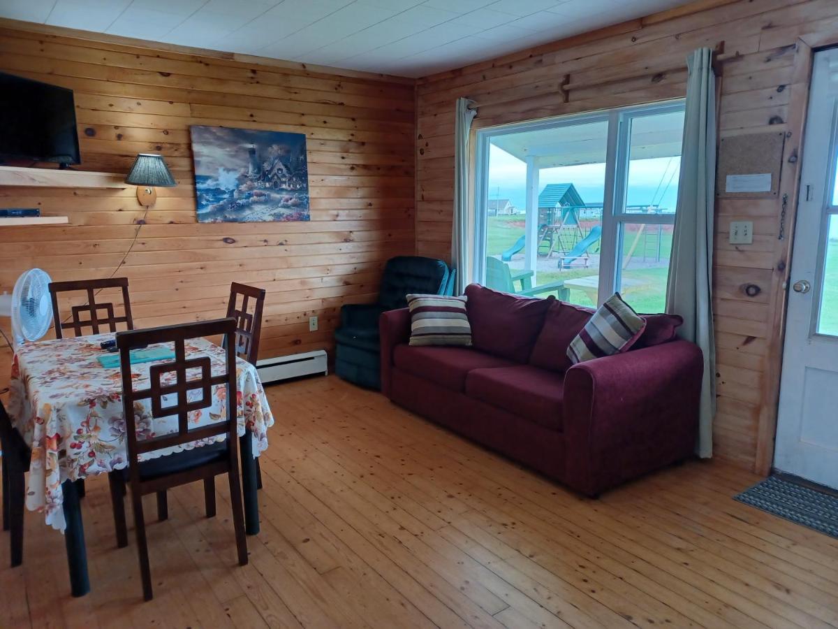 Blue Spruces Cottages Hampton エクステリア 写真