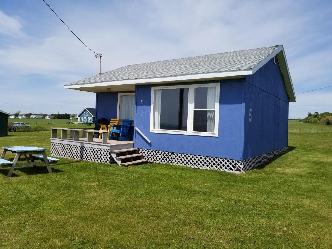 Blue Spruces Cottages Hampton エクステリア 写真