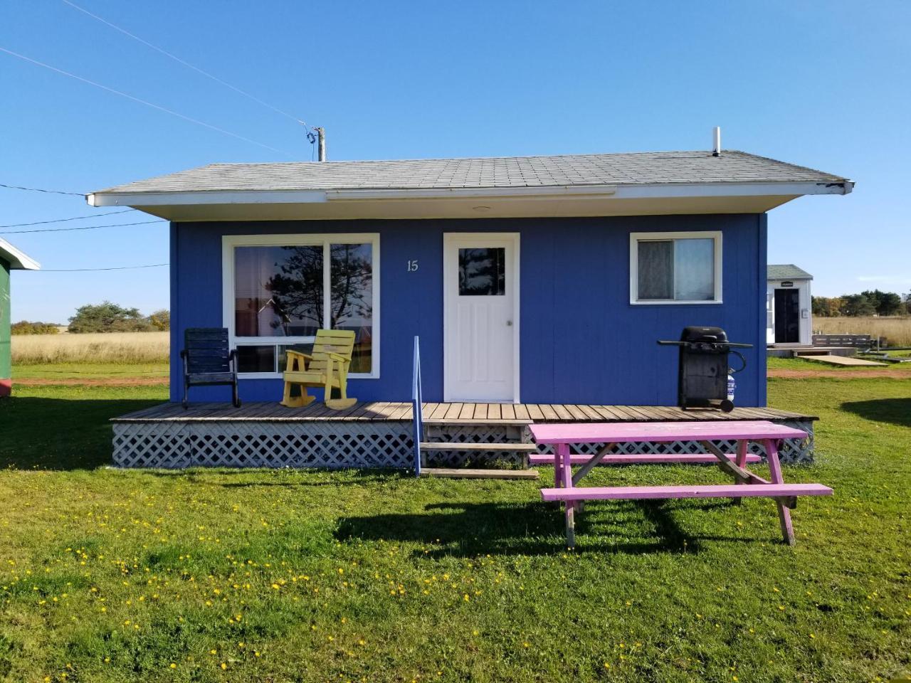 Blue Spruces Cottages Hampton エクステリア 写真
