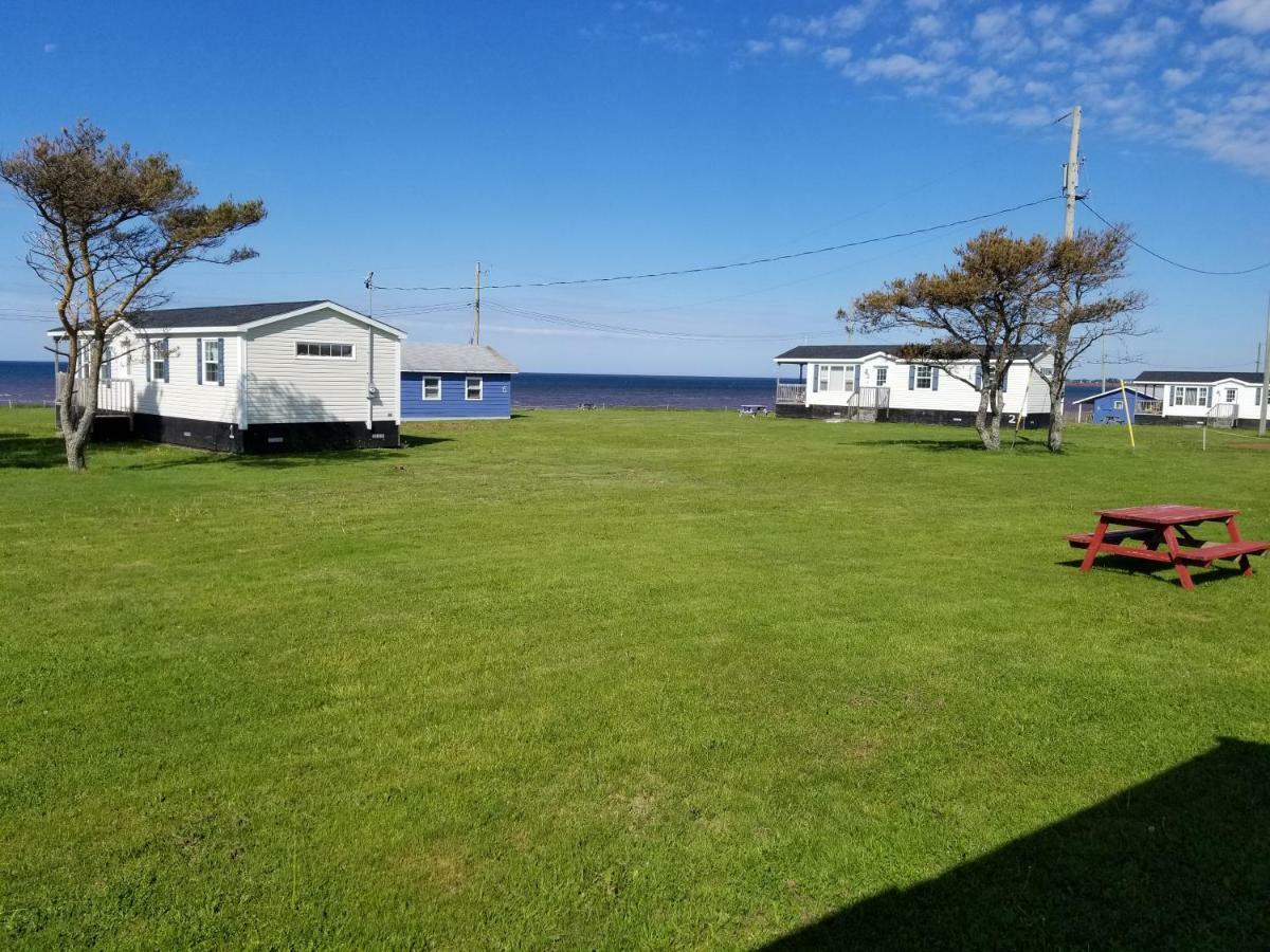 Blue Spruces Cottages Hampton エクステリア 写真
