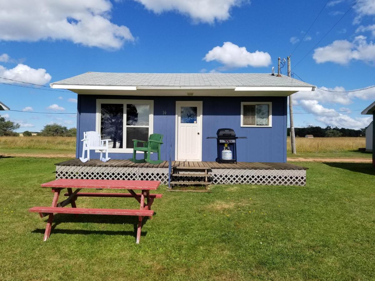 Blue Spruces Cottages Hampton エクステリア 写真