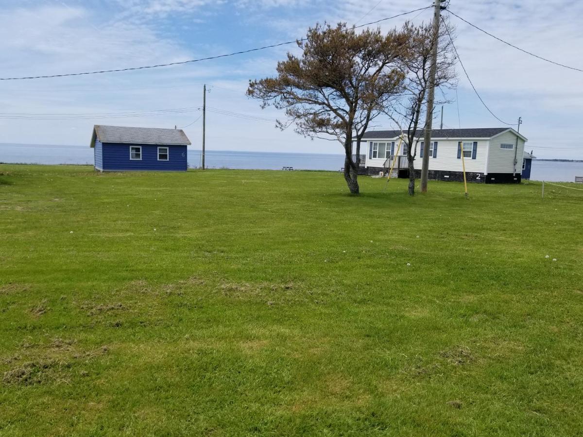 Blue Spruces Cottages Hampton エクステリア 写真